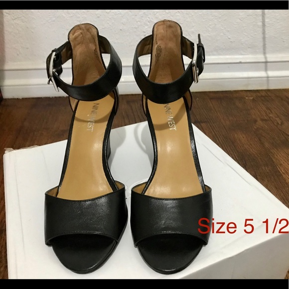Shoes - 🦋Lovely Ankle Cuff Wedges🦋